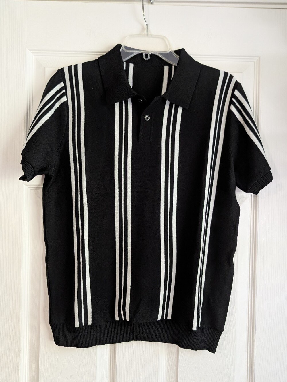 Dazy Black Short Sleeve Polo Sweater with White Vertical Stripes Size M